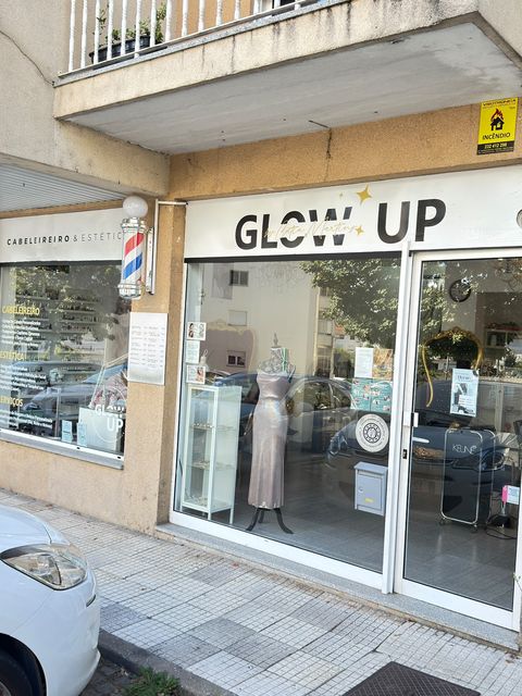 A montra, na Av. Dr. Sá Carneiro