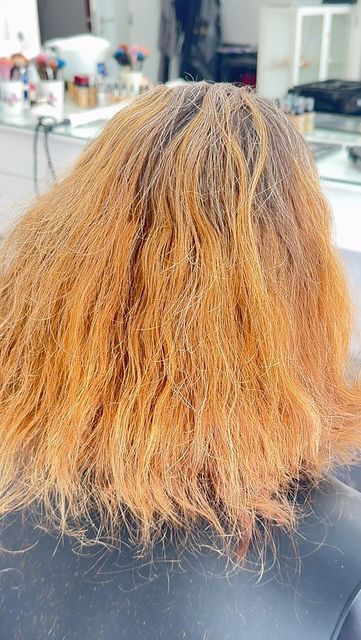 Loiro com ondas