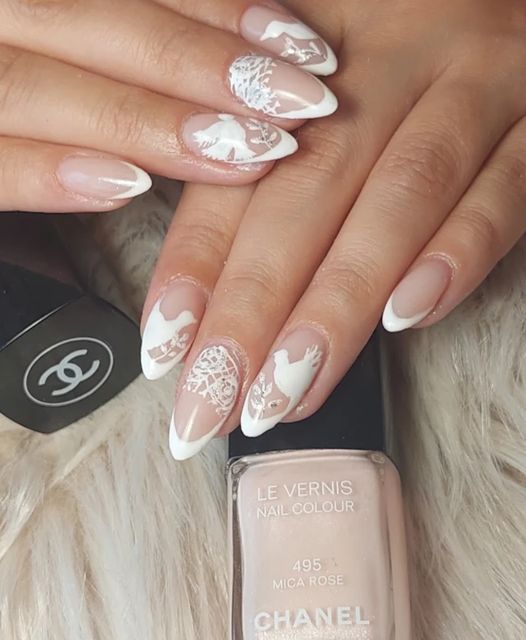 Unhas em tons nude